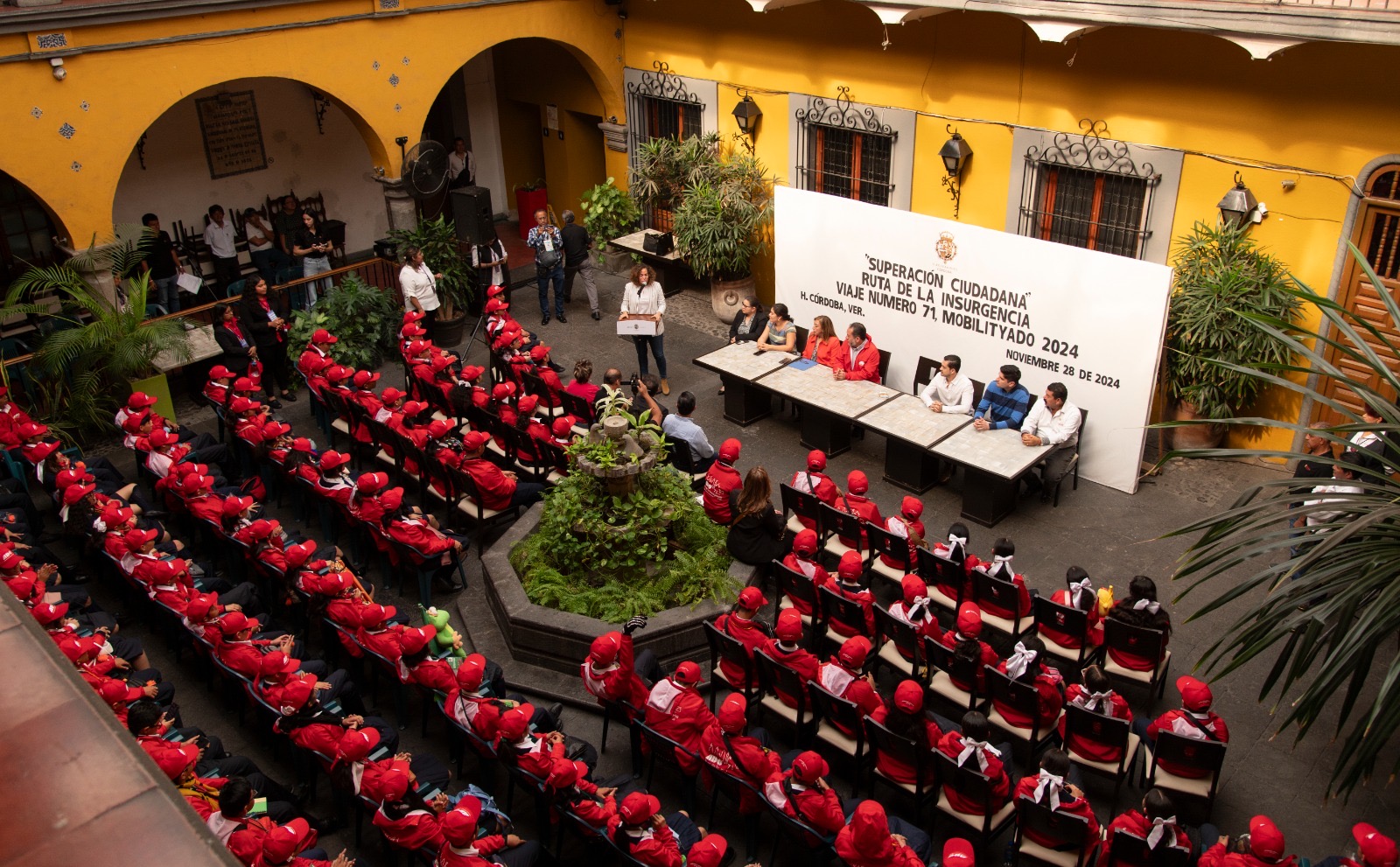 Córdoba recibe a niños destacados de la Ruta de la Insurgencia